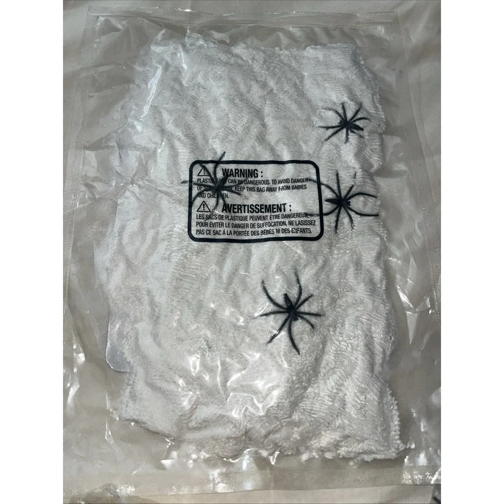 200 sq. ft. Halloween Supplies Spider Web‎ with Plastic Spiders - Outdoor/Indoor